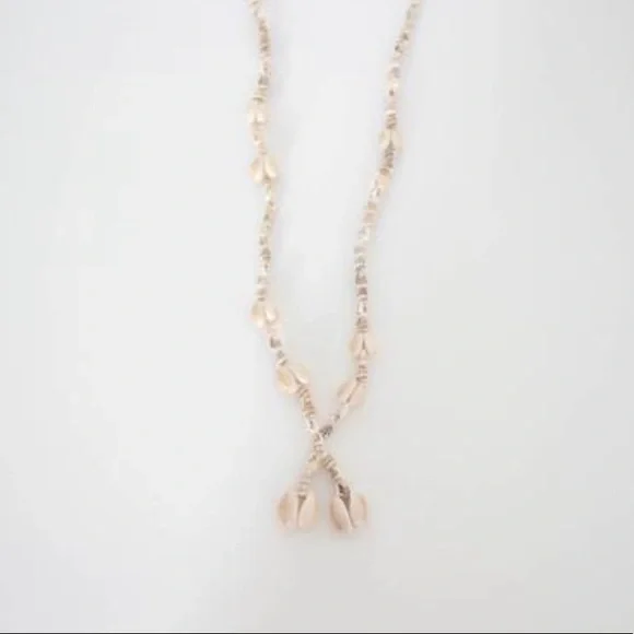 Vintage Shell Necklace - Picture 2 of 3
